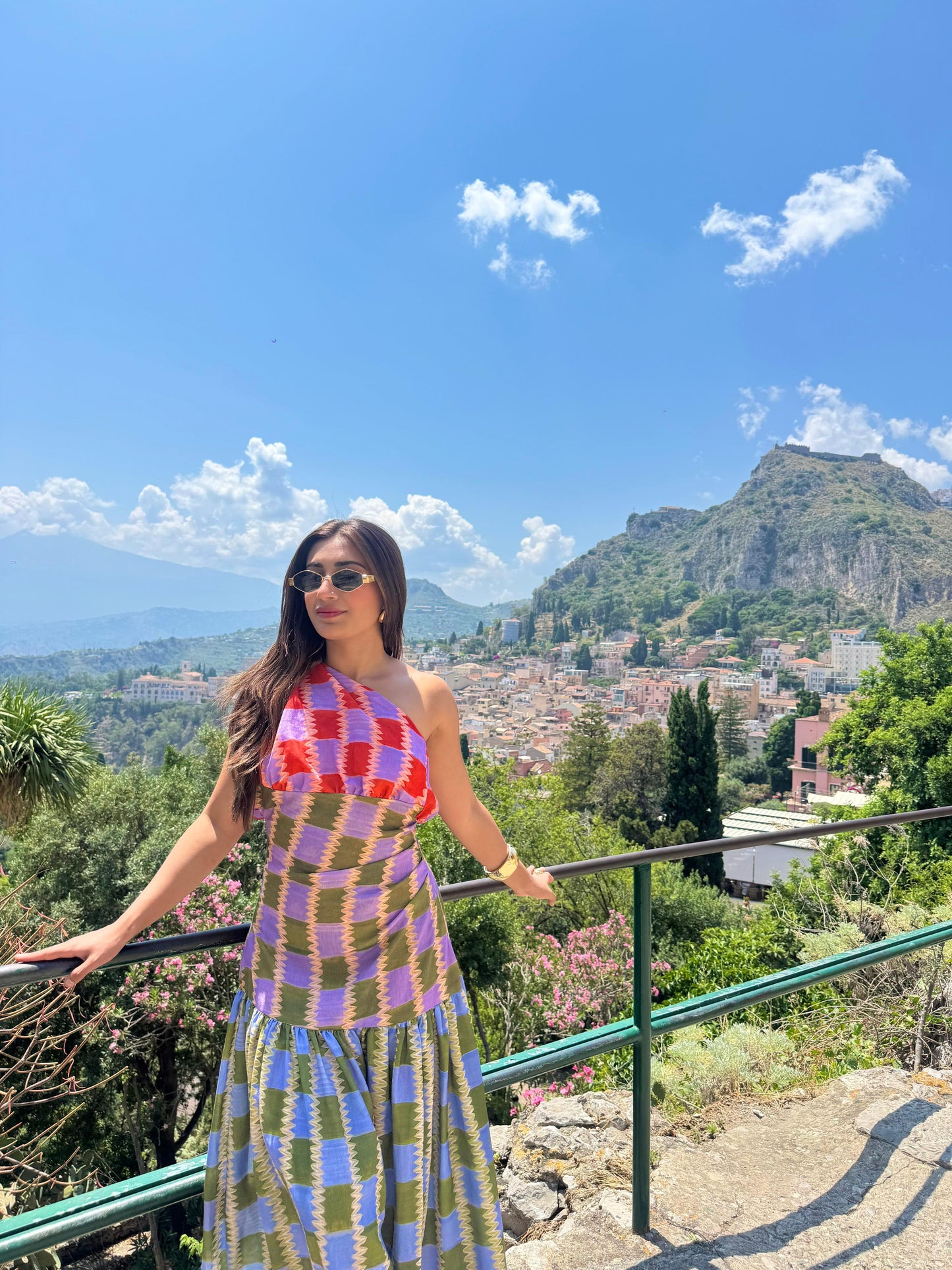 THECISTERCO in Scarlet haze